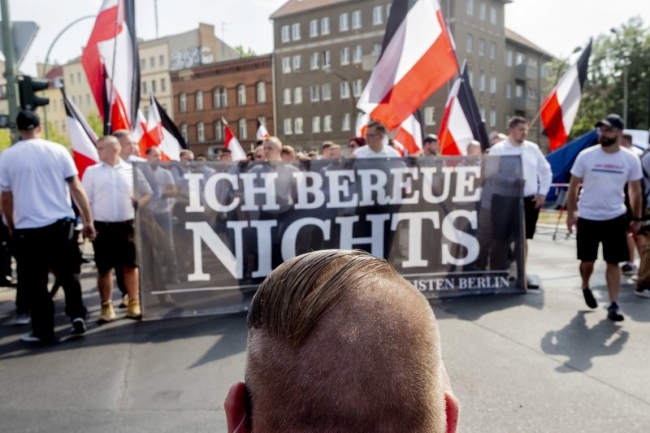 Almanya'da neo-Nazi yürüyüşüne karşı protesto